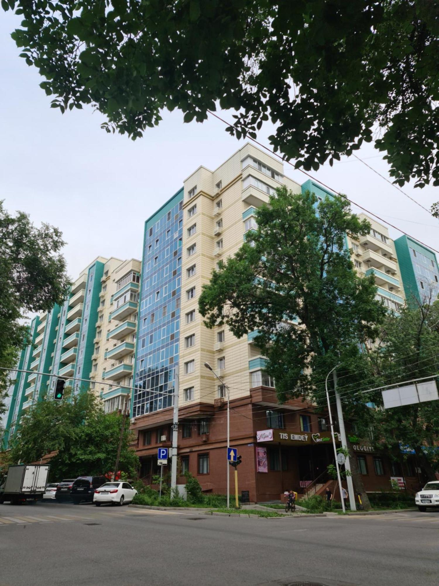 Новый Жк В Самом Центре Города Almaty Exterior foto