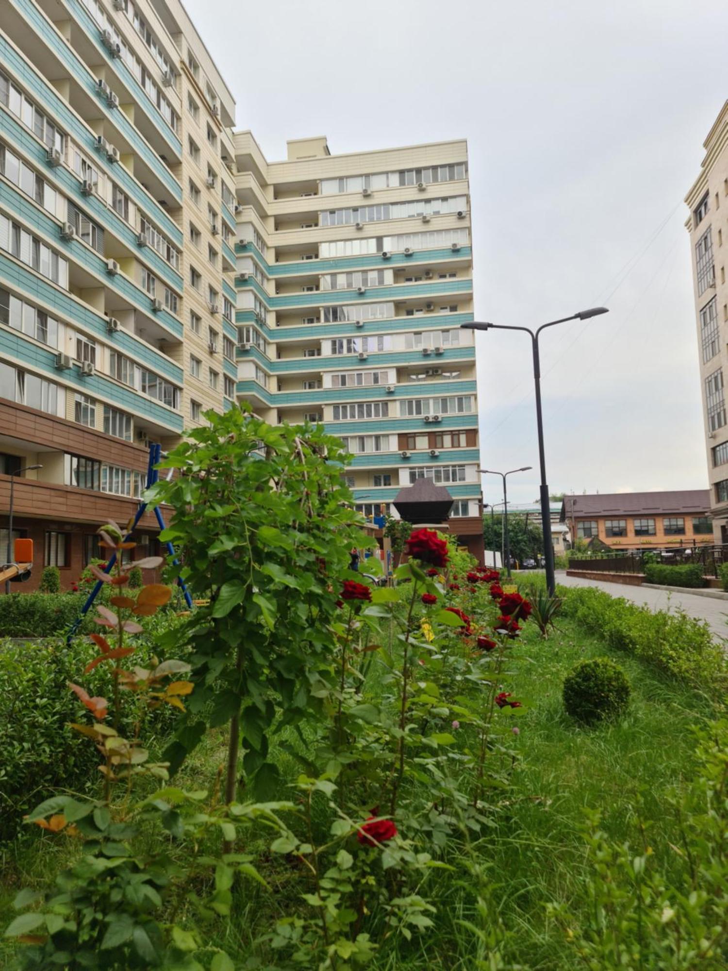 Новый Жк В Самом Центре Города Almaty Exterior foto