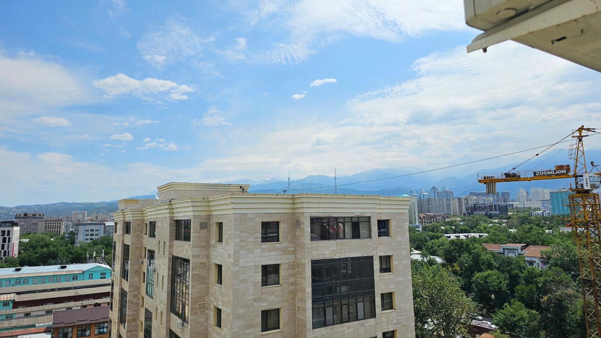 Новый Жк В Самом Центре Города Almaty Exterior foto